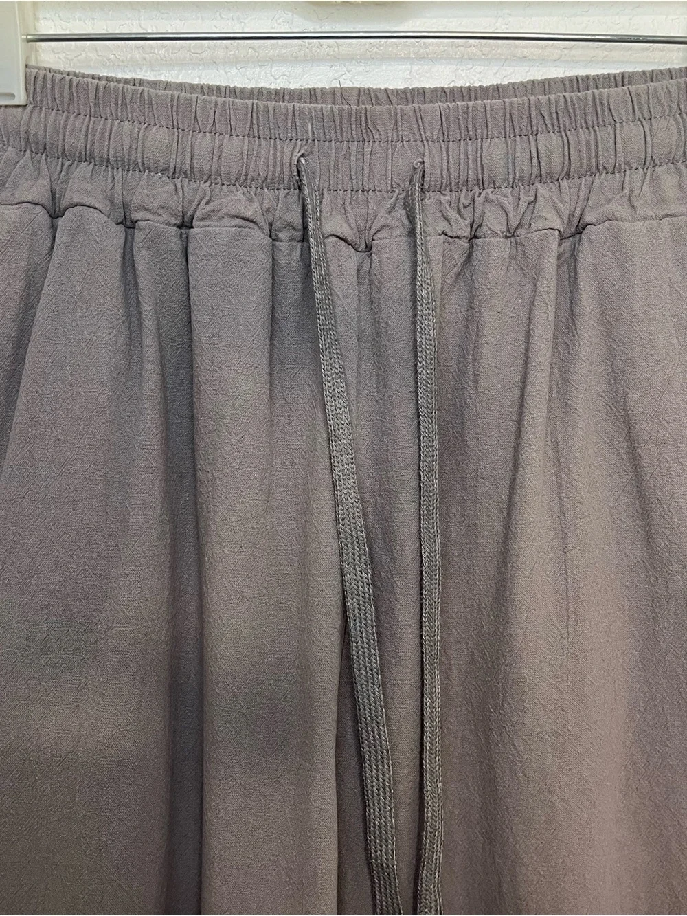 Men's Neutral Gray Elastic-Waist Joggers with Drawstring